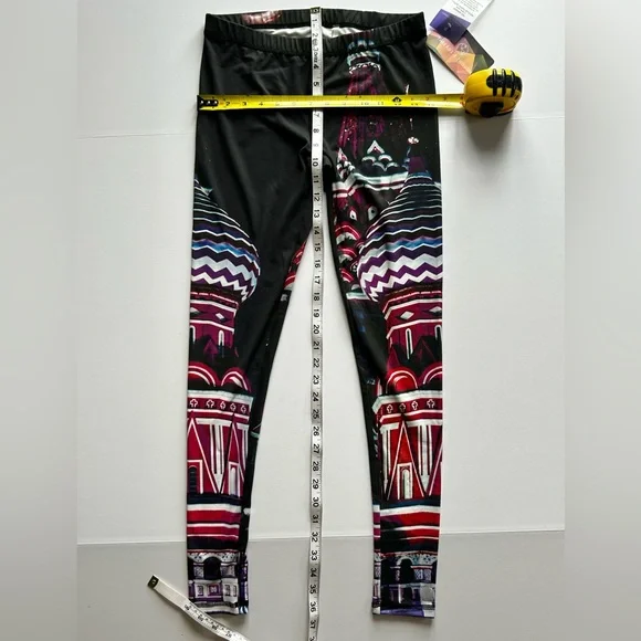 🌸NWT Threads 4 Thought Print Leggings. Black/ Multi. Size: Small - Picture 7 of 9